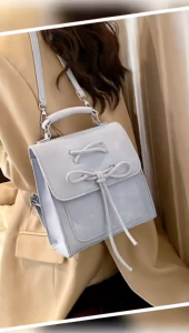 Qv ￼กระเป๋าสะพาย สายปรับได้ กระเป๋าเป้ผู้หญิงความจุขนาดใหญ่ หัวเข็มขัดกุทัณฑ์ นักเรียน PU Bookbag สุภาพสตรี