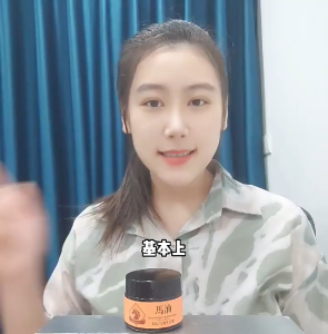 {24-hour fast shipping}horse oil hand cream krim tangan minyak kuda 马油护手霜Moisturizing Hand and Foot Anti drying Moisturizing Anti freezing and Cracking