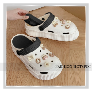 LHFriday งานดีเวอร์ รองเท้าหัวโตแฟชั่น รุ่นนี้น้ำหนักเบา ใส่สบายแมทช์ง่ายกับทุกชุด มี 5 สี แถมฟรีตัวติดน่ารักๆ ยางนุ่มนิ่มสุด สั่งเลยราคาโคตรดี