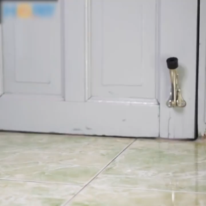 Chặn cửa móng ngựa chống va đập thông minh có lẫy gạt tăng chỉnh được chiều cao giữ cửa chống gió lùa home