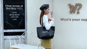 กระเป๋าสะพายไหล่ ทรงโท้ท ขนาดใหญ่ จุของได้เยอะ แบบเรียบง่าย แฟชั่นสําหรับสตรี