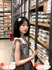 MOMECHER ชุดฤดูร้อนแขนบินฤดูร้อนเดรสลายสก๊อตขาวดําแสนหวาน