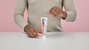 Kem đánh răng y tế Lacalut Aktiv Đức 100ml chống tụt lợi viêm nướu chảy máu chân răng