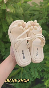 Womens fashionable floral flat sandals Korean style cute and casual perfect for wearing at home Soft and comfortable sandals with non-slip soles High quality suitable for all seasons Stylish waterproof sandals 060523