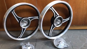 MÂM 3 CÂY EXCEL ĐEN TRẮNG CHỈ  ĐÙM NHỎ DREAM THÁI HAY WIN CD RÁP LÊN ZIN CHO DREAM THÁI HAY DÒNG XE KHÁC CẦN THAY MÁ ĐÙM