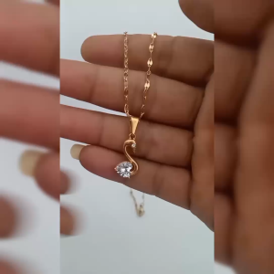 PREMIUM QUALITY !! Kalung dan liontin Titanium Wanita model pecah gold kopi 316L Plus liontin Angsa permata anti karat selamanya dan tidak hitam Kalung cewek terbaru dan kekinian Perempuan 2024