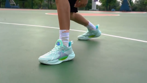 【Free Shoes Box】COD Ultra Light V2 Luminous Basketball Shoes Spike Men Women Professional Running Shoes for Jogging Walking Trend Everyday Daily Sport Shoes for Teenager Free Shipping(send from PH manila warehouse)