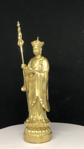 Tượng địa tạng vương bồ tát dáng đứng cao 16cm chất liệu bột đá thiền trượng bằng kim loại mạ vàng