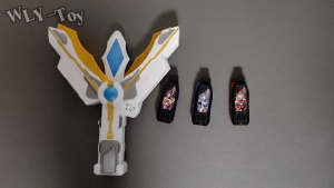 (Malay spot)Ultraman Trigger Transformer GUTS Sparklence Transformable+ Light + Music Toy Childrens Gift Plastic toys
