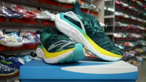 910 Nineten Sepatu running pria Live style - Irezumi hover HIJAU-TEAL/HIJAU-NEON/PUTIH