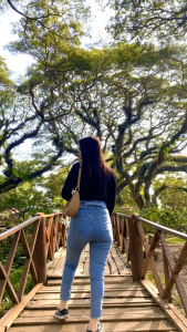 Celana Skinny Jeans HW Jeans Wanita: Pilihan Terbaik untuk Anda