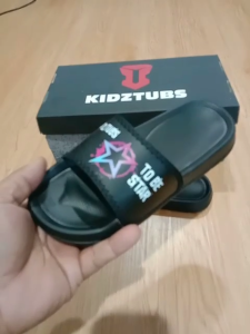 Sandal Anak Laki Laki Karet Slipper Slide Selop Slipon Jepit Karakter Warna Hitam Usia 6-10 Tahun-KIDZTUBS1109081624