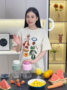 【READY STOCK】1000ML Juicer Cup 3000mAh Portable Juice Blender Mini 18000 rpm Fruit Juice Blender 70W Electric Masher 10 Blades Juicer Extractor Fruit Extractor Masher Food Supplement Machine Water Cup Water Bottle