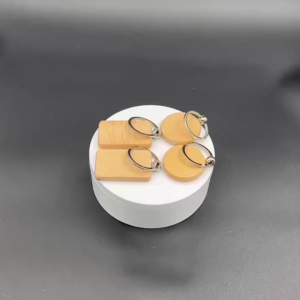 20Pcs Gantungan Kunci Kayu Kosong: Mengukir & Dekorasi