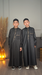 ชุดโต๊ปเด็กแขนยาวสีดำ ผ้าสปันขัดเงา ปักลายสีทองโดดเด่น ทรงสวยใส่สบาย ราคาถูก BA41วาริสมุสลิม