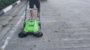 เครื่องกวาดใบไม้ รถกวาดใบไม้ รถเก็บใบไม้ ไม่ใช้ไฟฟ้า ไม่ใช้น้ำมัน เหมาะสำหรับ พื้นที่เรียบๆ เช่นพื้นปูน พื้นกระเบื้อง รถกวาดใบไม้ ราคา - Lazada