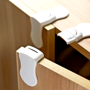 Khóa Chốt Cài Cạnh Tủ Đồ - Ngăn Kéo Chống Kẹp Tay An Toàn Cho Bé