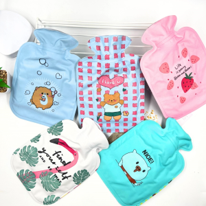 กระเป๋าน้ำร้อน ถุงน้ำร้อน แบบพกพา ลายน่ารักๆ ประคบแก้ปวดเมื่อย ช่วยลดอาการปวดประจำเดือน คละลาย