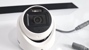 Hikvision DS-2CE76D0T-LMFSฟรี Adaptor 12V 1A Box กันน้ำ 4x4 BNC F-TYPE 4 ชิ้น รองรับระบบ 4 ระบบ TVIAHDCVICVBS