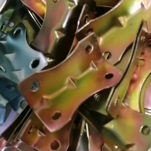 เหล็กฉากเข้ามุมไม้ ฉากยึดมุมเฟอร์นิเจอร์ไม้ เหล็กชุบซิ้งค์สีรุ้งกันสนิมอย่างดี แข็งแรง รองรับน้ำหนักได้ดีมาก ใช้ได้กับงานซ่อมสร้างเฟอร์นิเจอร์ได้ดีมาก