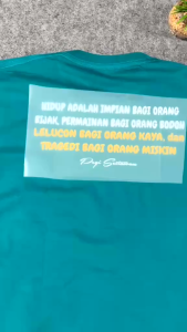 Kaos kata-kata Pegi Setiawan x Ub cloth Tragedi Orang Miskin Combed 30s