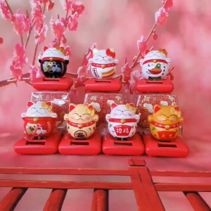 SELANGOR STORE H8.8cm Solar Swinging Lucky Cat home/car decoration 高8.8cm太阳能摇摆招财猫车内装饰系列