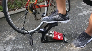 VICSTS สูบลม ที่สูบลม สูบลมรถมอไซค์ สูบลมแบบเท้าเหยียบ สูบลมแรงดันสูง แบบพกพา ที่ปั้มยางรถยนต์ ที่เติมลมจักรยาน Pump ส่งภายใน 24 ชั่วโมง