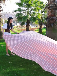 KAISER เสื่อปิคนิค เสื่อ เสื่อชายหาด ขนาด200x200cm นั่งได้5-8คน เสื่อกันน้ำ เสื่อผ้าใบกันน้ำ เสื่อผ้าใบ เสื่อปิคนิคลายสก๊อต พกพาง่าย เสื่่อพับได้