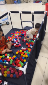 Quây bóng cho bé.Quây bóng hình chữ nhật khung Inox kích thước rộng cho bé.Tặng 20 bóng.