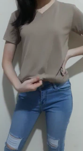 Atasan Pakaian Basic: Kaos Polos V-neck Wanita