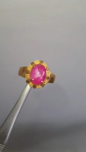 ทับทิมพม่าสตาร์ชัด เนื้อแก้วพร้อมใบเซอร์ 3.92 ct  ตัวเรือนโชว์ทับทิม