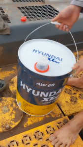 Dầu thủy lực trắng nhớt 10 Hyundai Xteer AW 68 - xô 20 lít nhập khẩu Hàn Quốc