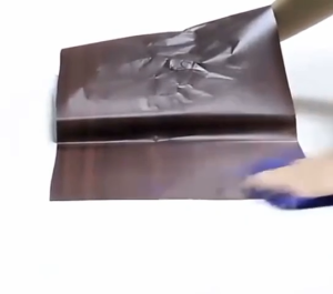 Wallpaper Dinding Garis Wave Klasik