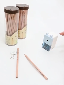 Deli Muzhiran original wood pencil primary school students painting special non-toxic and tasteless environmentally friendly pencil