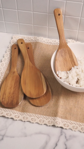 Centong Nasi & Sendok Nasi Kayu: Peralatan Makan Berkualitas