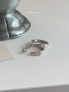 FEARLESS Korean niche custom minimalist silver earrings with a sense of luxury niche design versatile earrings for women