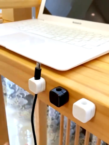 【3 วันจัดส่ง】6pcs คลิปหนีบสายหูฟัง ไม่ต้องเจาะรู ปรับได้ สําหรับสํานักงาน ห้องครัว ห้องนอน