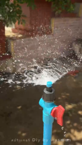 หัวสปริงเกอร์ หัวฉีดด้านเดียวสีฟ้า สวมใส่ได้ทั้งเกลียวใน 3/4 นิ้ว และ 1/2 นิ้ว กระจายน้ำได้ 90 องศา แบ่งขาย 10 ตัว 20 ตัว 50 ตัว และ 100 ตัว