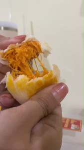 บ้านขนมเปี๊ยะสุดาวรรณ เปี๊ยะลูกเล็ก-ไส้ฝอยทองล้วน ไข่เค็ม รสนัว ฝอยทองแน่น หอม หวานน้อย ขนาดพอดีคำ