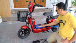 แบตเตอรี่จักรยานไฟฟ้า48V แอมป์เต็ม LiFePO4 48V 15AH แบตเตอรี่48V แบตเตอรี่รถสามล้อไฟฟ้า