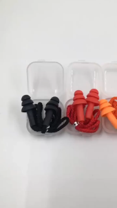 ที่อุดหูกันเสียง ปลั๊กอุดหูซิลิโคน พร้อมกล่อง 1 คู่ Earplugs ปลั๊กอุดหูลดเสียง เอียร์ปลั๊ก สำหรับเรียนว่ายน้ำ