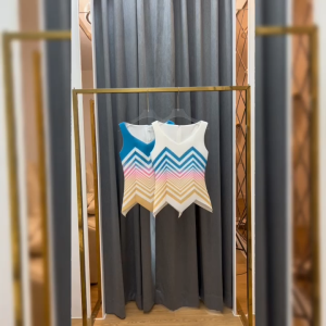 เสื้อคอวีไล่เฉดสี แฟชั่นผู้หญิง ผ้าสกูบ้า ยับยาก ใส่สบาย กระชับพอดี ยืดได้ รุ่น PO001 Clothing