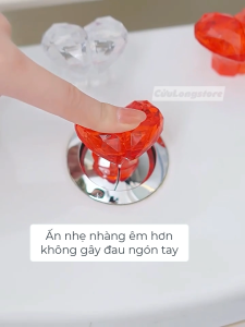 Nút ấn bồn cầu trái tim nhấn nút xả nước không làm tổn thương móng tay làm núm cửa tủ