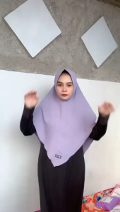 𝐑𝐢𝐬𝐚𝐧𝐢 𝐇𝐢𝐣𝐚𝐛-Bergo Instan Carla Pet Antem Crinkle Airflow Size L /Hijab Muslim Carla Runcing