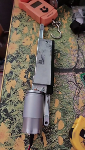 Motor đẩy kính ô tô dùng động cơ 575