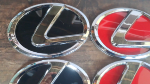 Emblem Logo Lexus Merah Hitam / Logo Lexus untuk Avanza Xenia Calya Sigra Universal ukuran 13 cm 14 cm - Lexus