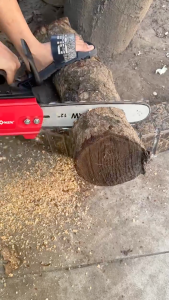 Máy Cưa Xích Cầm Tay MAKITA Lưỡi Cưa 12 inch Kèm Pin 10Cell Công Suất 2000W Hàng Chính Hãng Motor Lõi Đồng Không Chổi Than Dùng Chân Pin Phổ Thông Cưa Tất Cả Các Loại Gỗ To Nhỏ Dễ Dàng Sử Dụng - BẢO HÀNH 1 NĂM