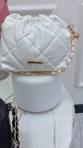 Tas Wanita Modern: Pilihan Tas Serut, Tas Selempang, & Tas Bahu