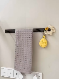 ที่แขวนผ้าในห้องน้ำ ที่แขวนผ้าเช็ดตัว ราวติดผนัง แบบกาวติดผนัง ไม่ต้องเจาะ ติดตั้งง่าย ติดผนัง ราวแขวนผ้าขนหนู มีตะขอ