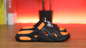 Men Slippers Summer EVA Soft-soled Platform Slides Sandals Indoor Outdoor Men Shoes Walking Beach Shoes Flip Flops